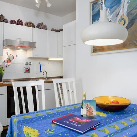 Liebevoll Eingerichtetes Ca 60 Qm Grosses 3-zimmer-app