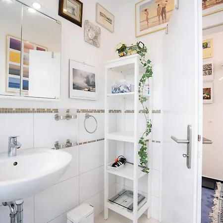 Apartament Liebevoll Eingerichtetes Ca 60 Qm Grosses 3-zimmer-app *